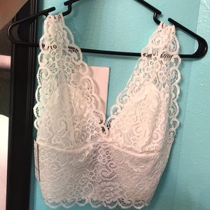White Lace V Neck  BEBE crop tank NWT size M